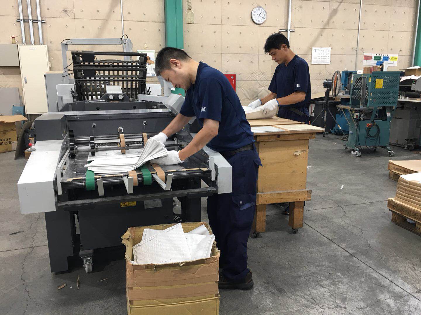 赴日本三年期男工制本加工招聘简章